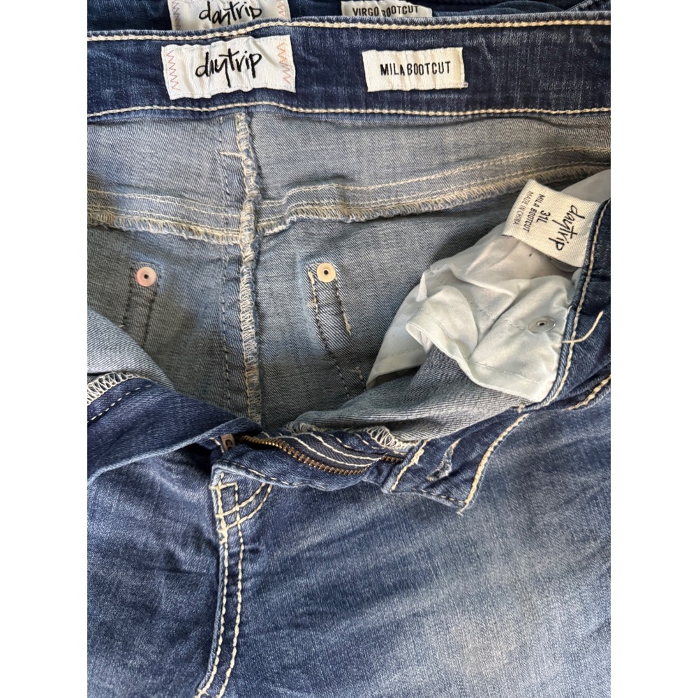 BKE & Daytrip Bootcut Jeans Bundle Sz 31-32 Mila Virgo Light & Dark Wash - Picture 9 of 15